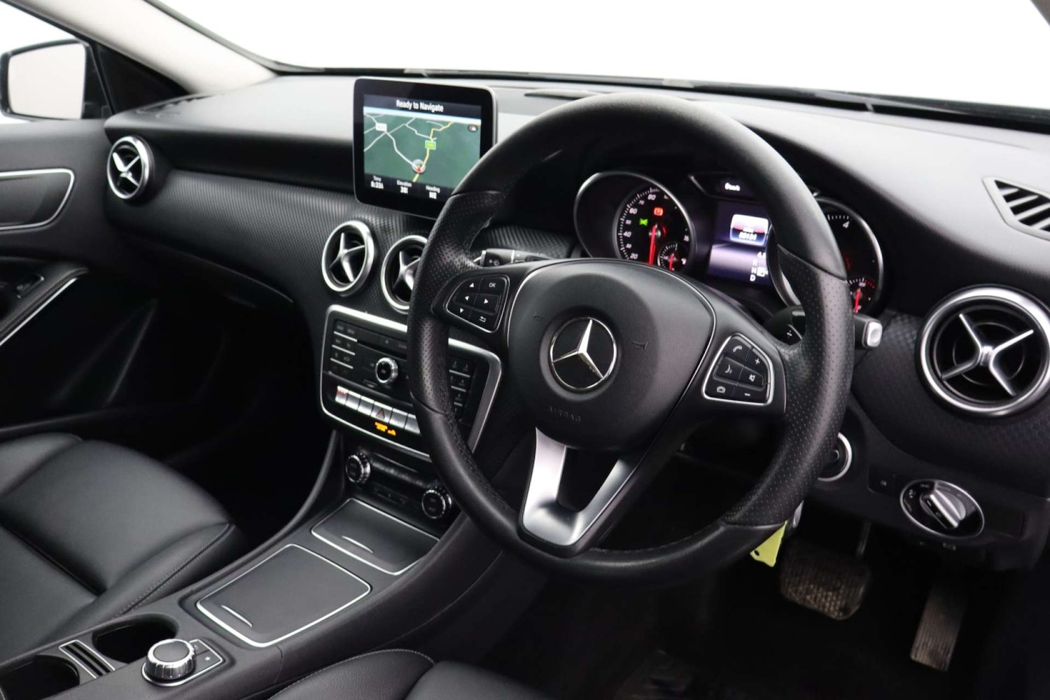 Used Mercedes-Benz A-Class 2017 for sale - 77903111: Photo 2