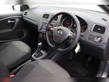 Used Volkswagen Polo 2016 for sale - 77088696: Photo