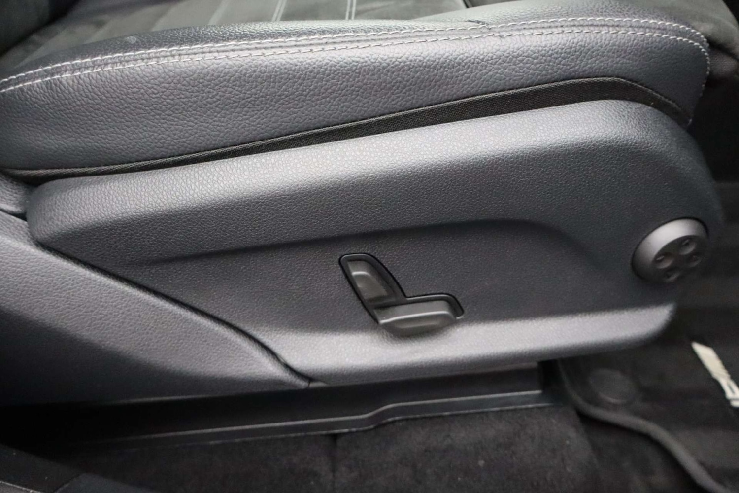 Used Mercedes-Benz GLC 2019 for sale - 76601874: Photo 16