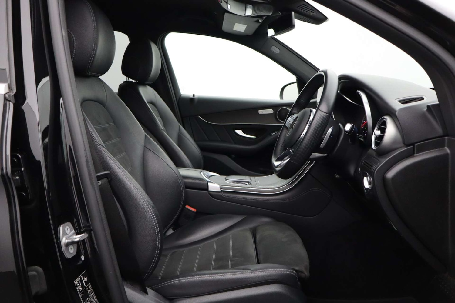 Used Mercedes-Benz GLC 2019 for sale - 76601874: Photo 2