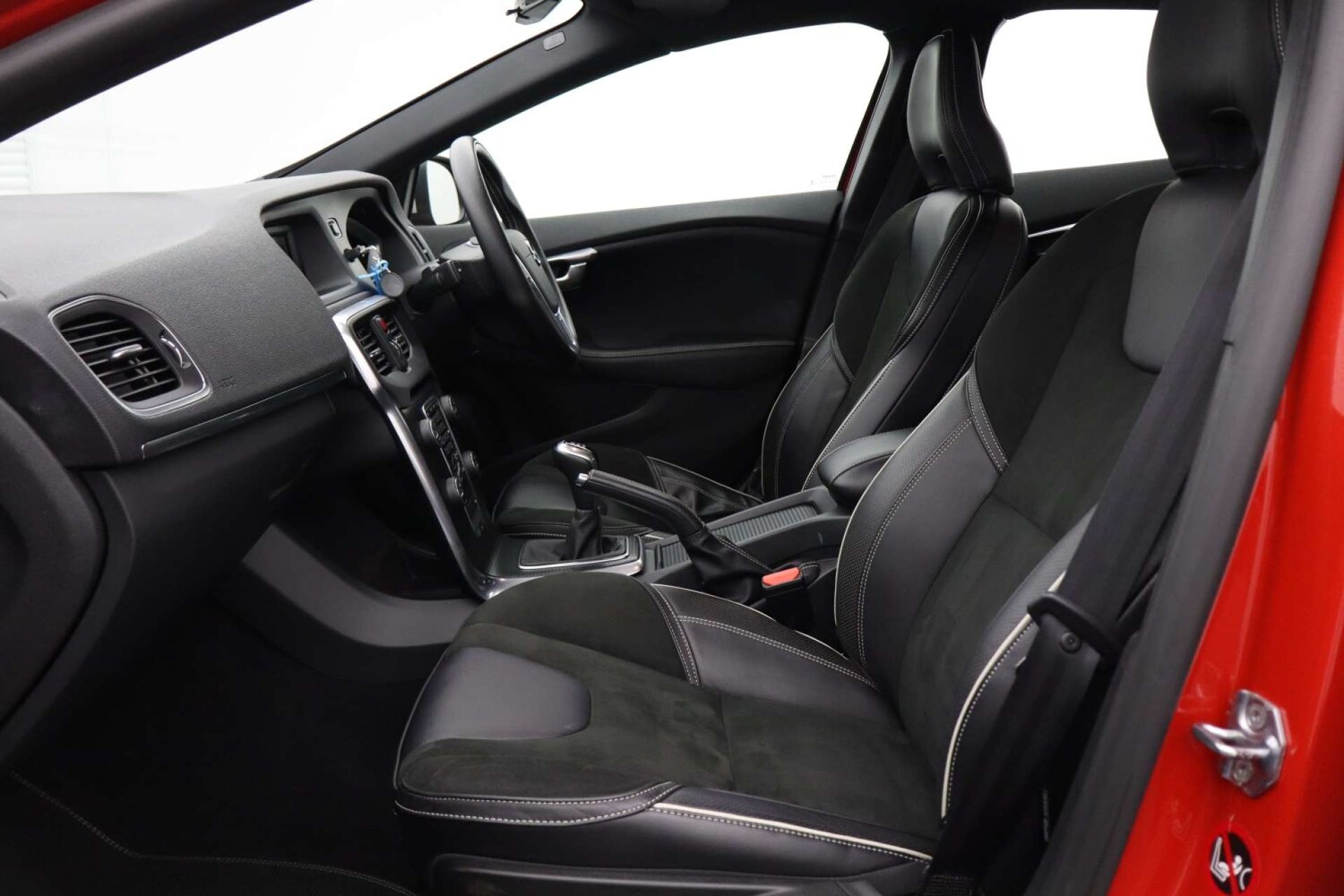 Used Volvo V40 2017 for sale - 76182653: Photo 10