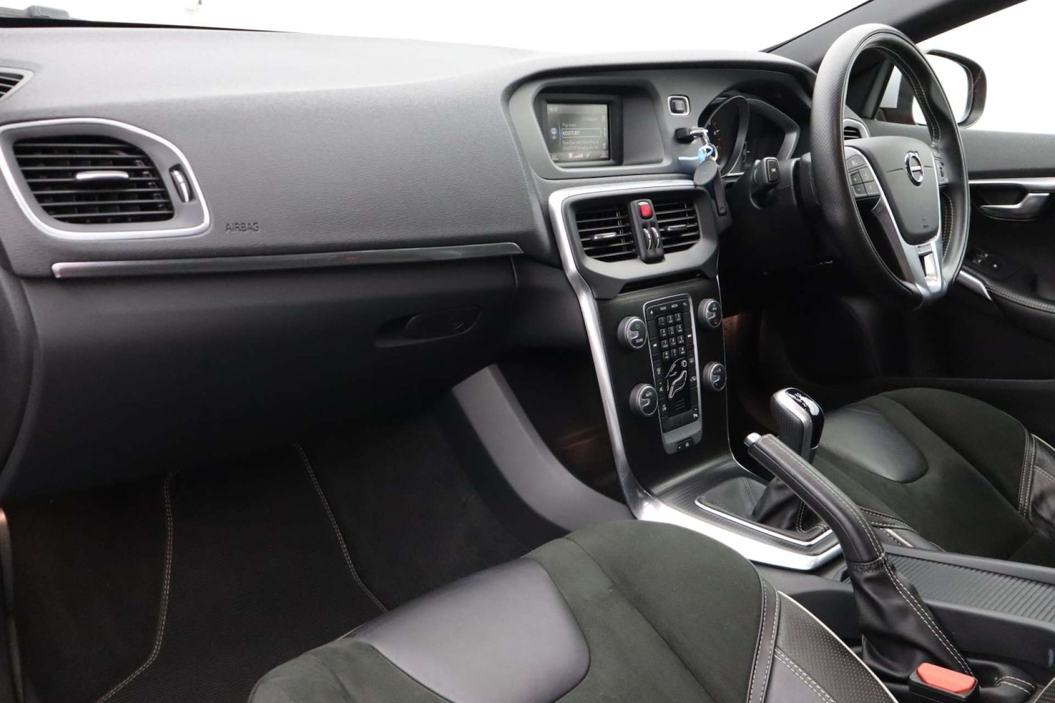 Used Volvo V40 2017 for sale - 76182653: Photo 11