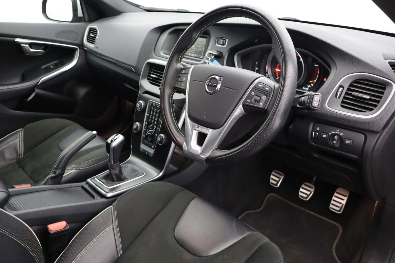 Used Volvo V40 2017 for sale - 76182653: Photo 12