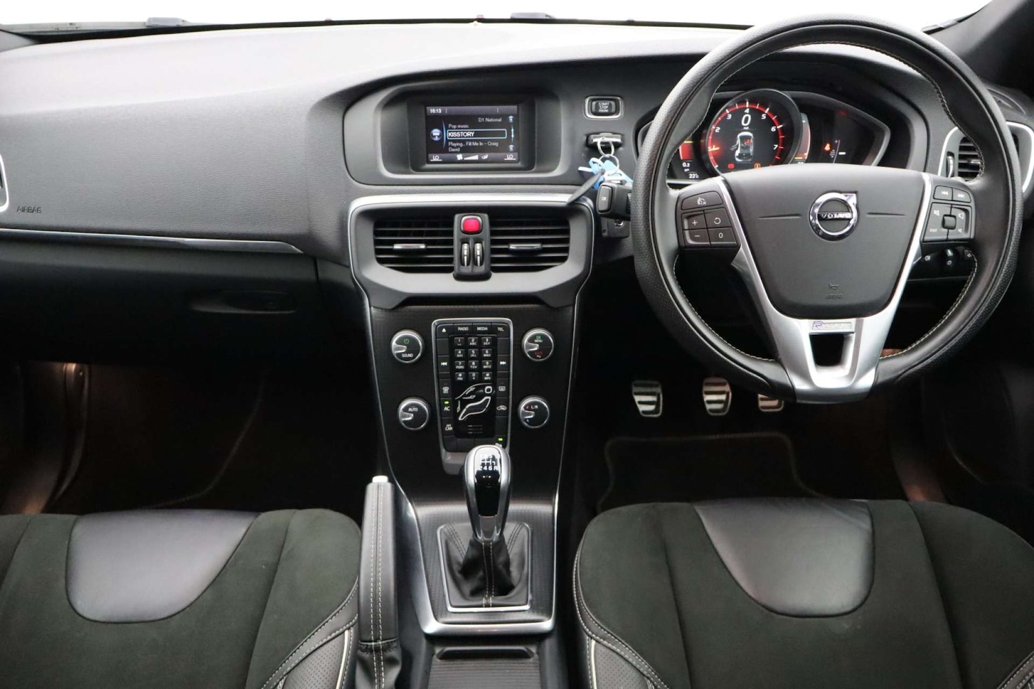 Used Volvo V40 2017 for sale - 76182653: Photo 13