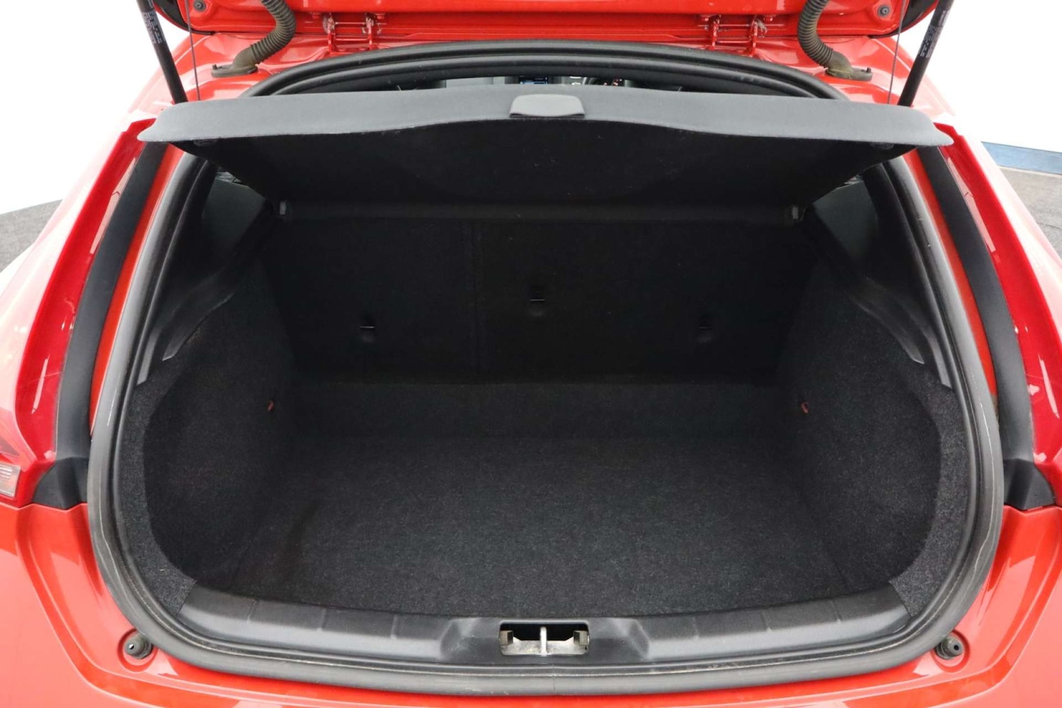 Used Volvo V40 2017 for sale - 76182653: Photo 16