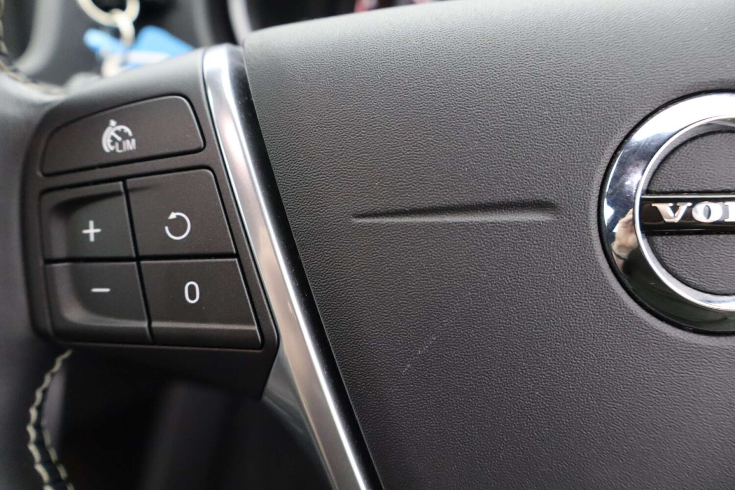 Used Volvo V40 2017 for sale - 76182653: Photo 24