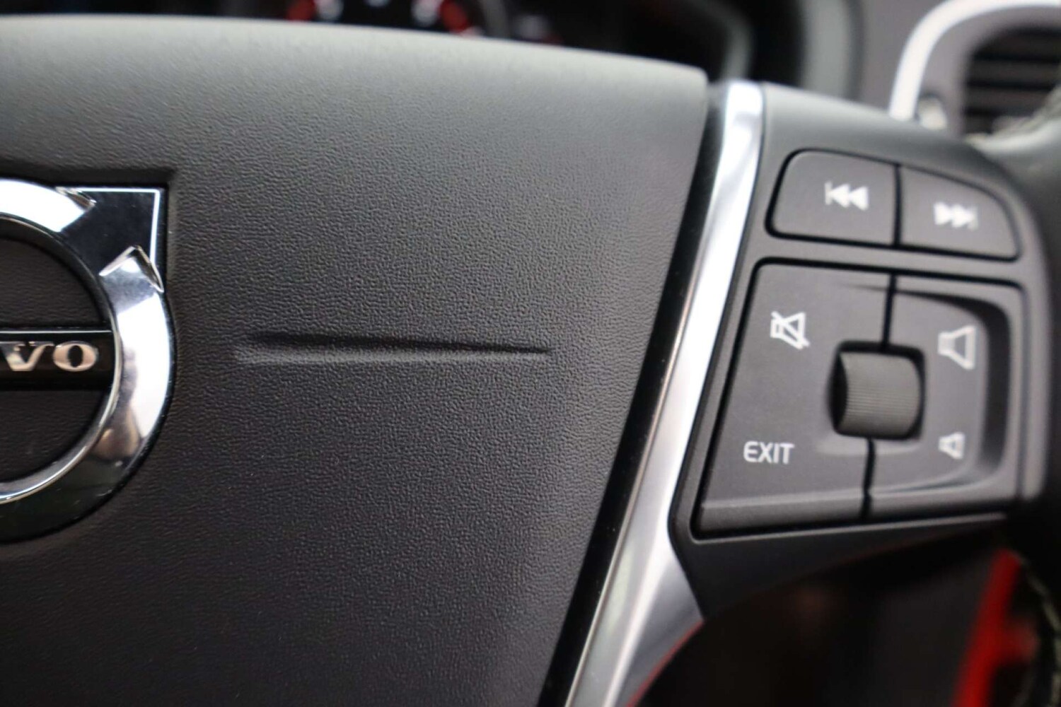 Used Volvo V40 2017 for sale - 76182653: Photo 25