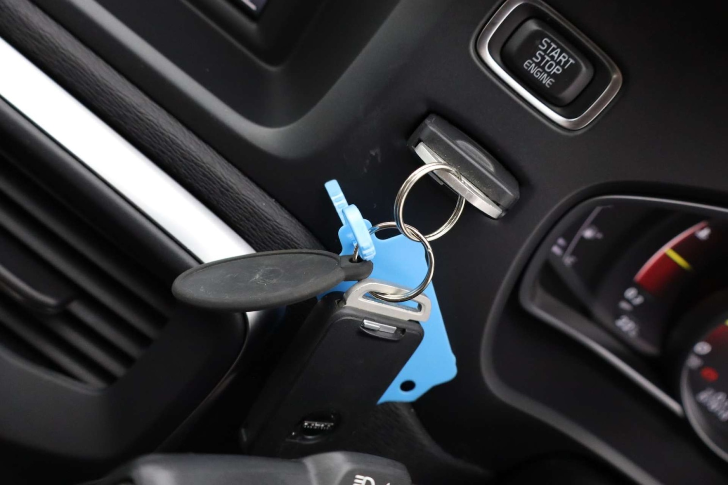 Used Volvo V40 2017 for sale - 76182653: Photo 28