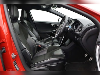 Used Volvo V40 2017 for sale - 76182653: Photo