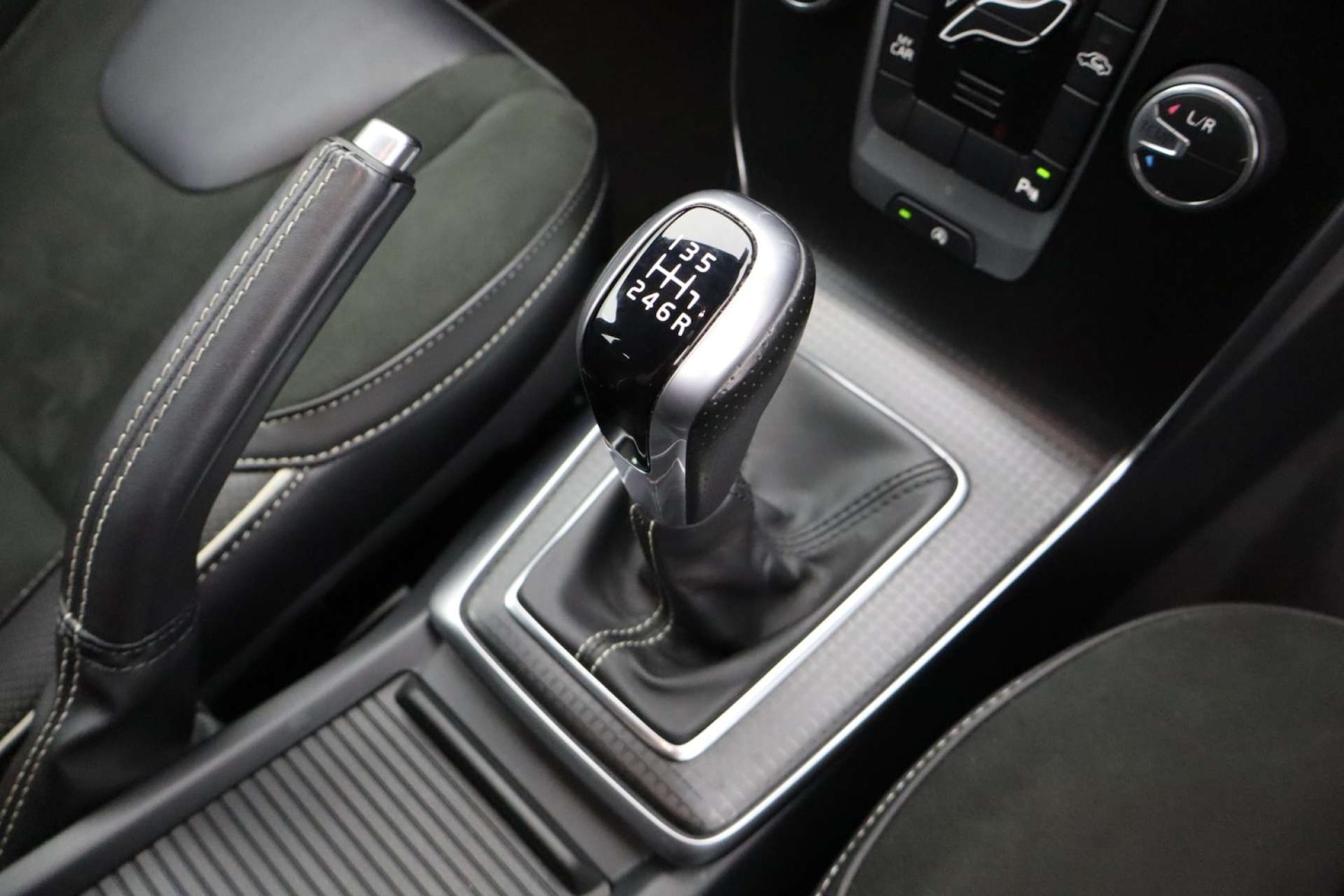 Used Volvo V40 2017 for sale - 76182653: Photo 31