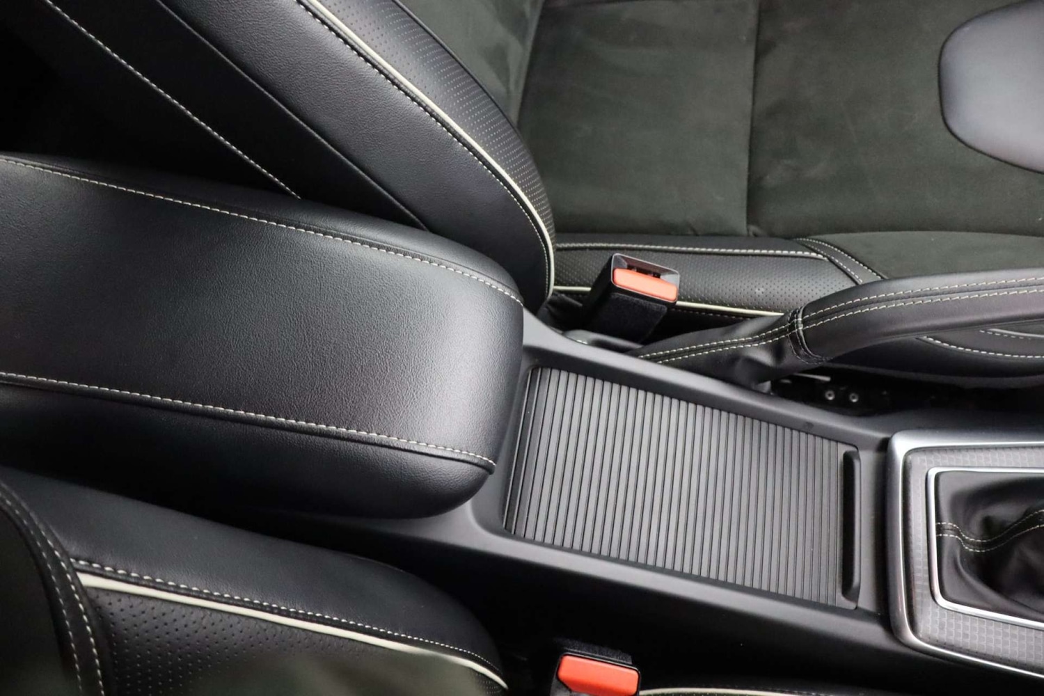 Used Volvo V40 2017 for sale - 76182653: Photo 32