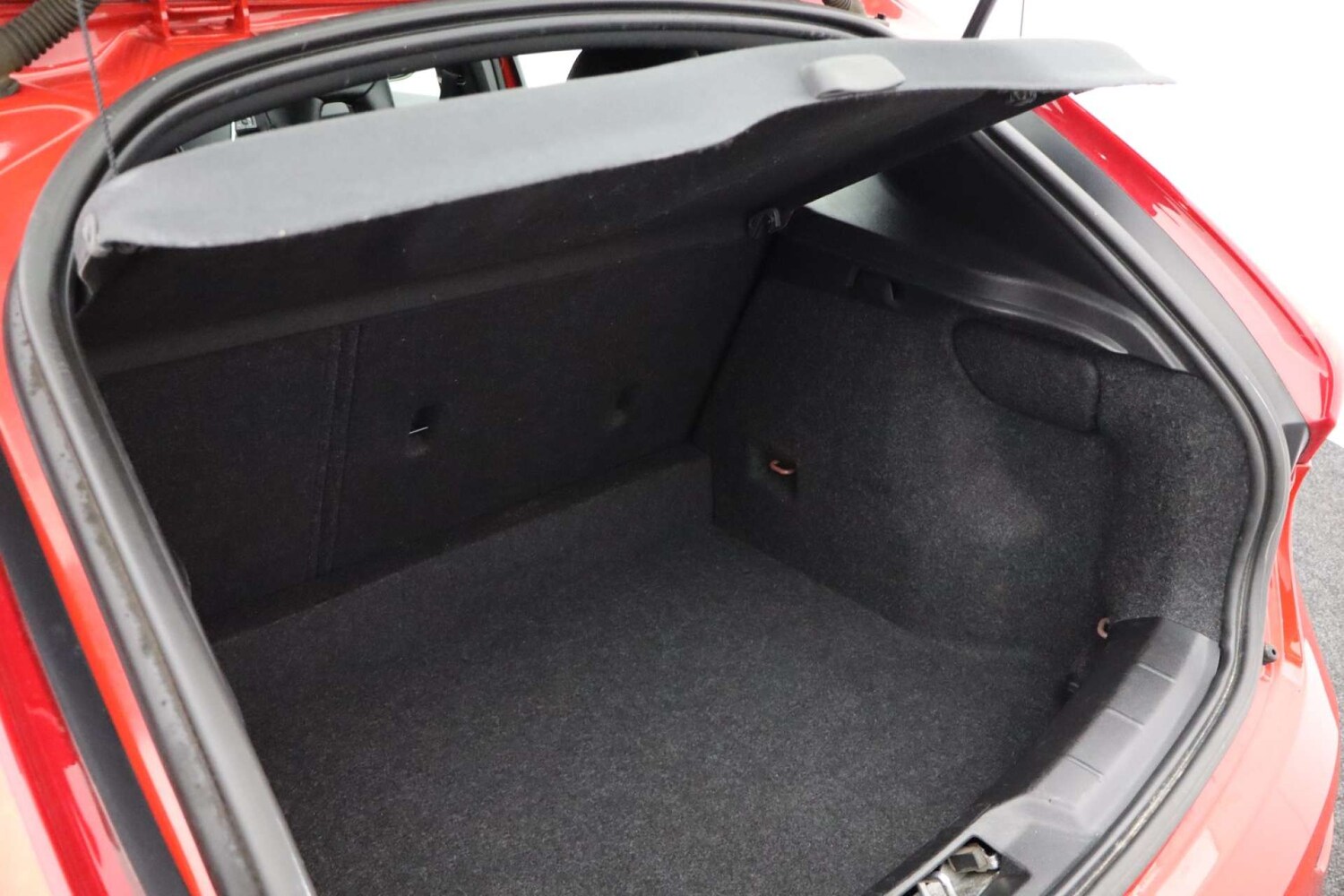 Used Volvo V40 2017 for sale - 76182653: Photo 38