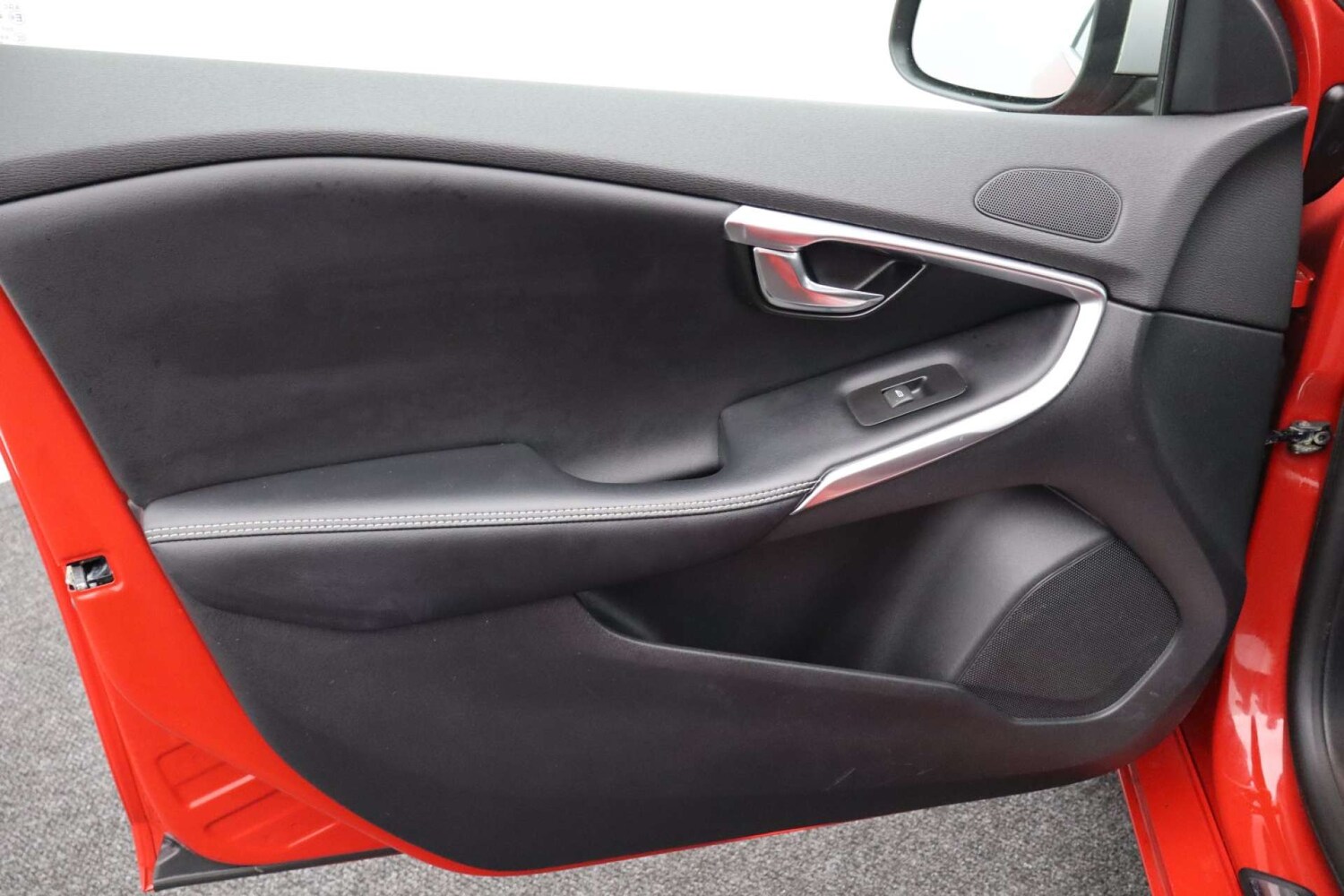 Used Volvo V40 2017 for sale - 76182653: Photo 41