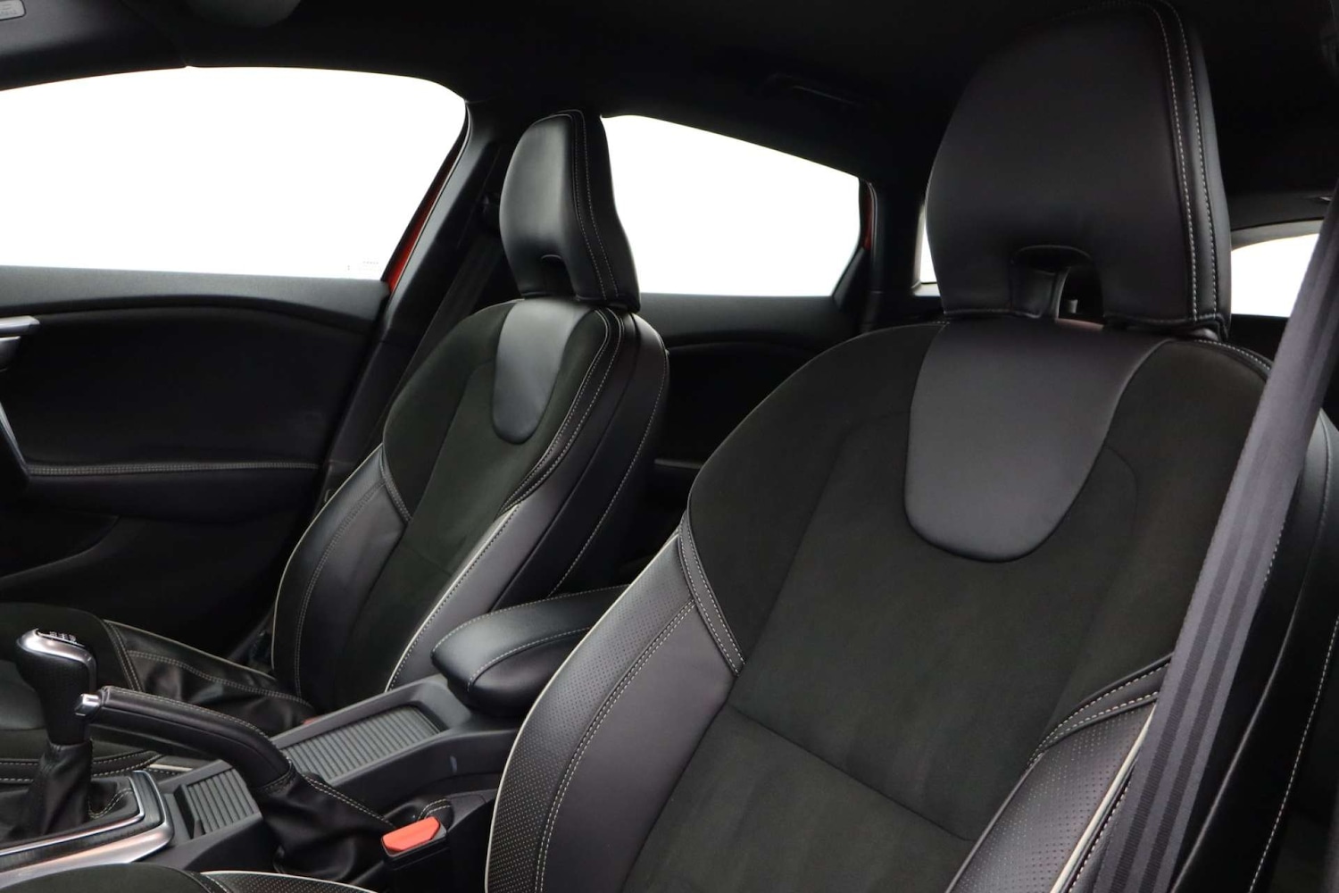 Used Volvo V40 2017 for sale - 76182653: Photo 42