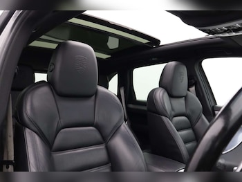 Used Porsche Cayenne 2014 for sale - 77406126: Photo