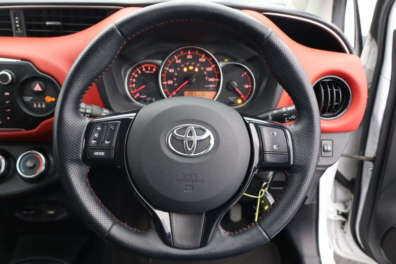 Used Toyota Yaris 2015 for sale - 77154671: Photo 15