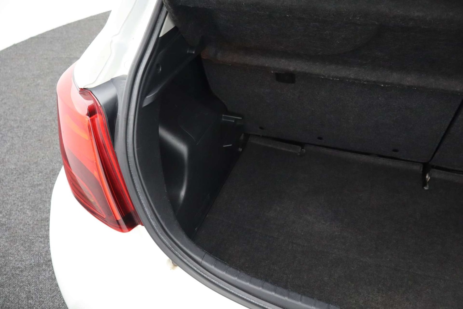 Used Toyota Yaris 2015 for sale - 77154671: Photo 29