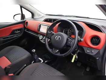 Used Toyota Yaris 2015 for sale - 77154671: Photo