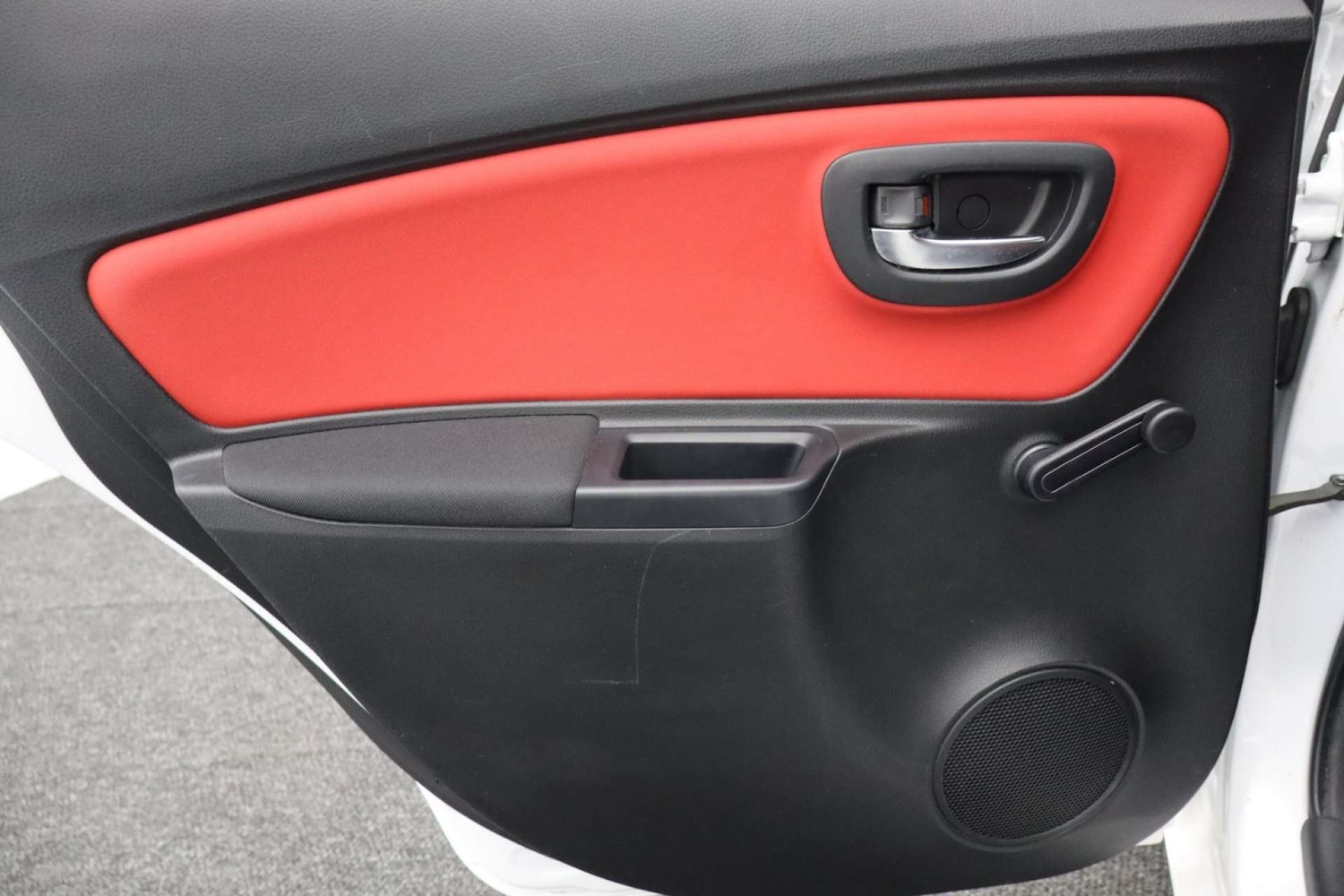 Used Toyota Yaris 2015 for sale - 77154671: Photo 32