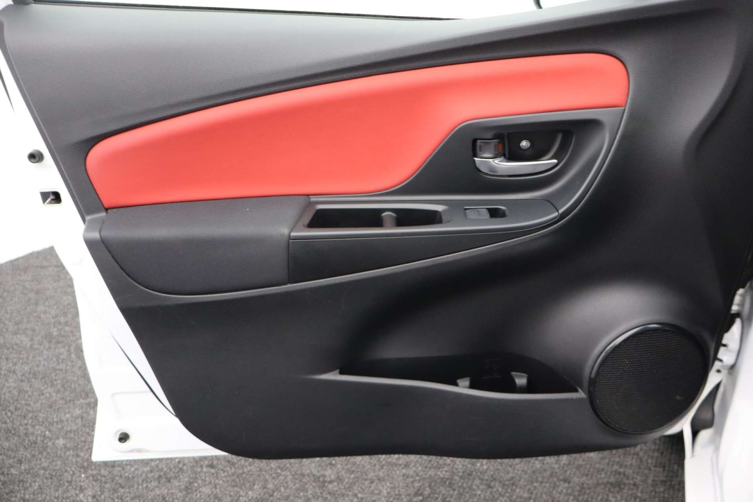 Used Toyota Yaris 2015 for sale - 77154671: Photo 36