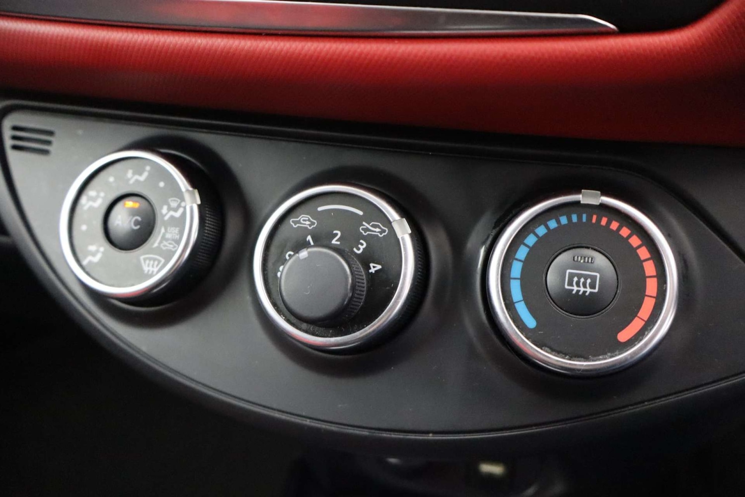 Used Toyota Yaris 2015 for sale - 77154671: Photo 44