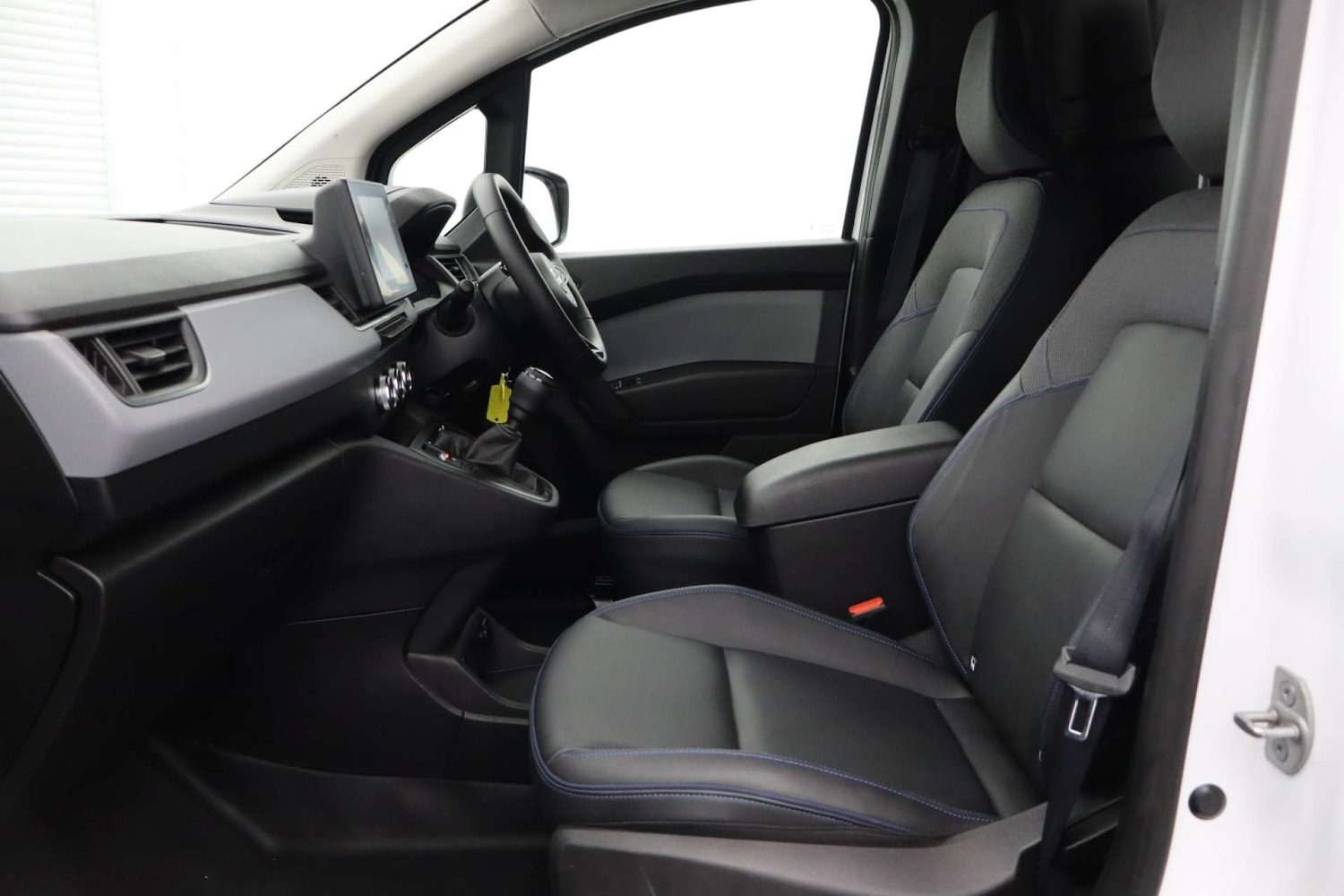 Used Nissan Other 2023 for sale - 77469870: Photo 2