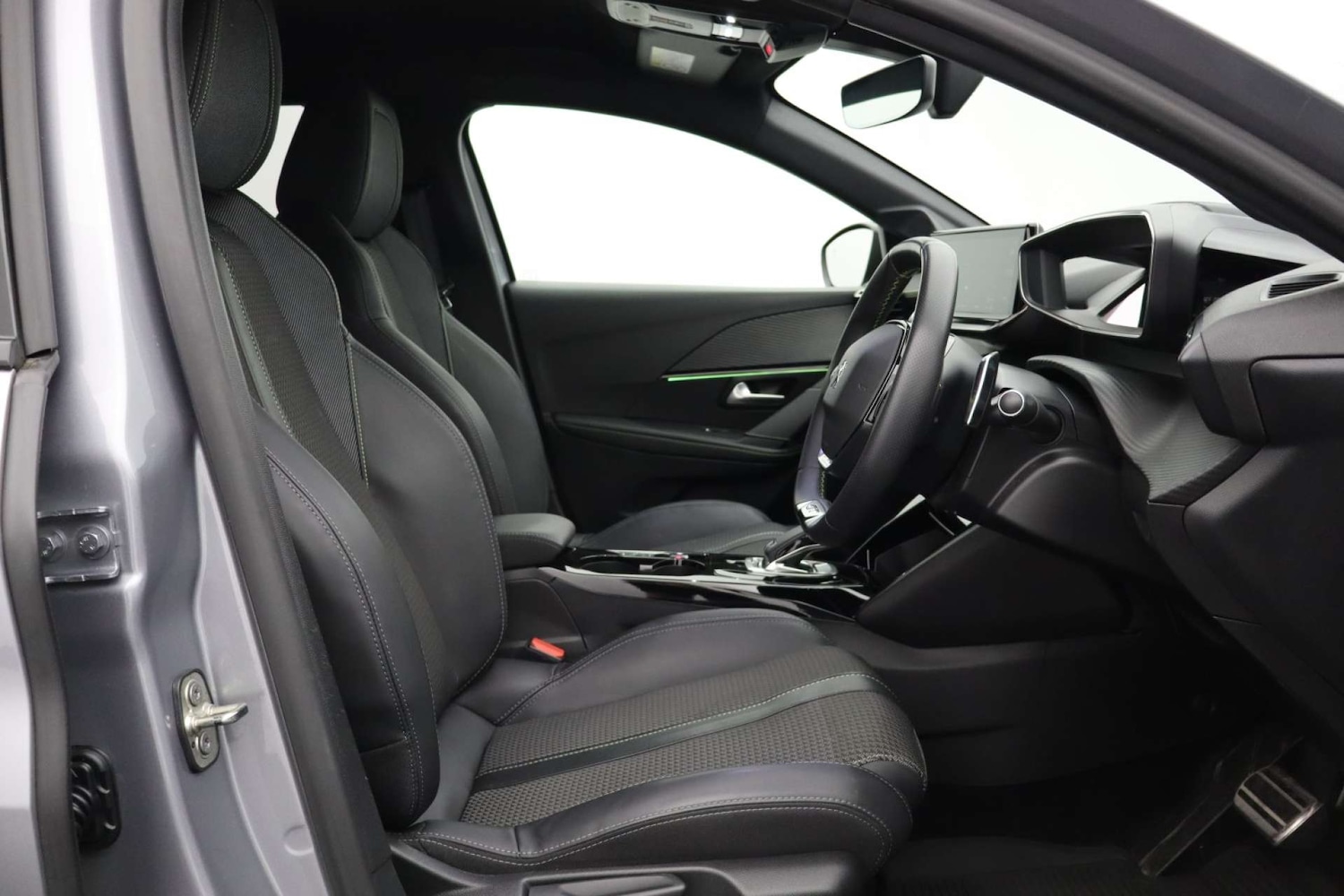 Used Peugeot 208 2022 for sale - 76182633: Photo 2