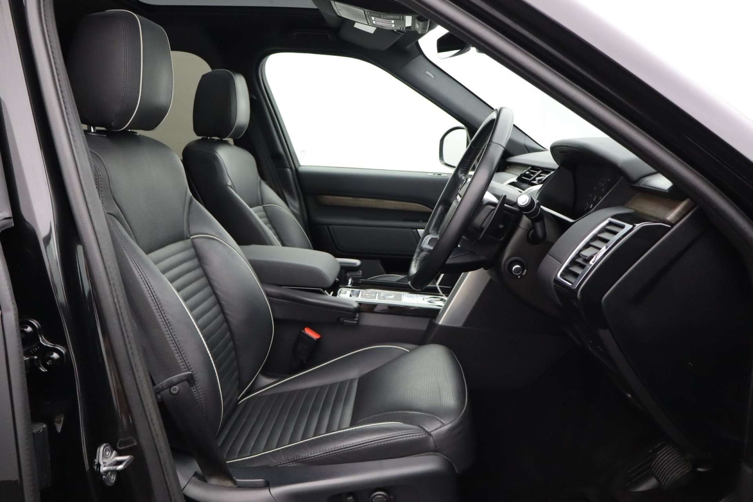 Used Land Rover Discovery 2019 for sale - 76182710: Photo 2