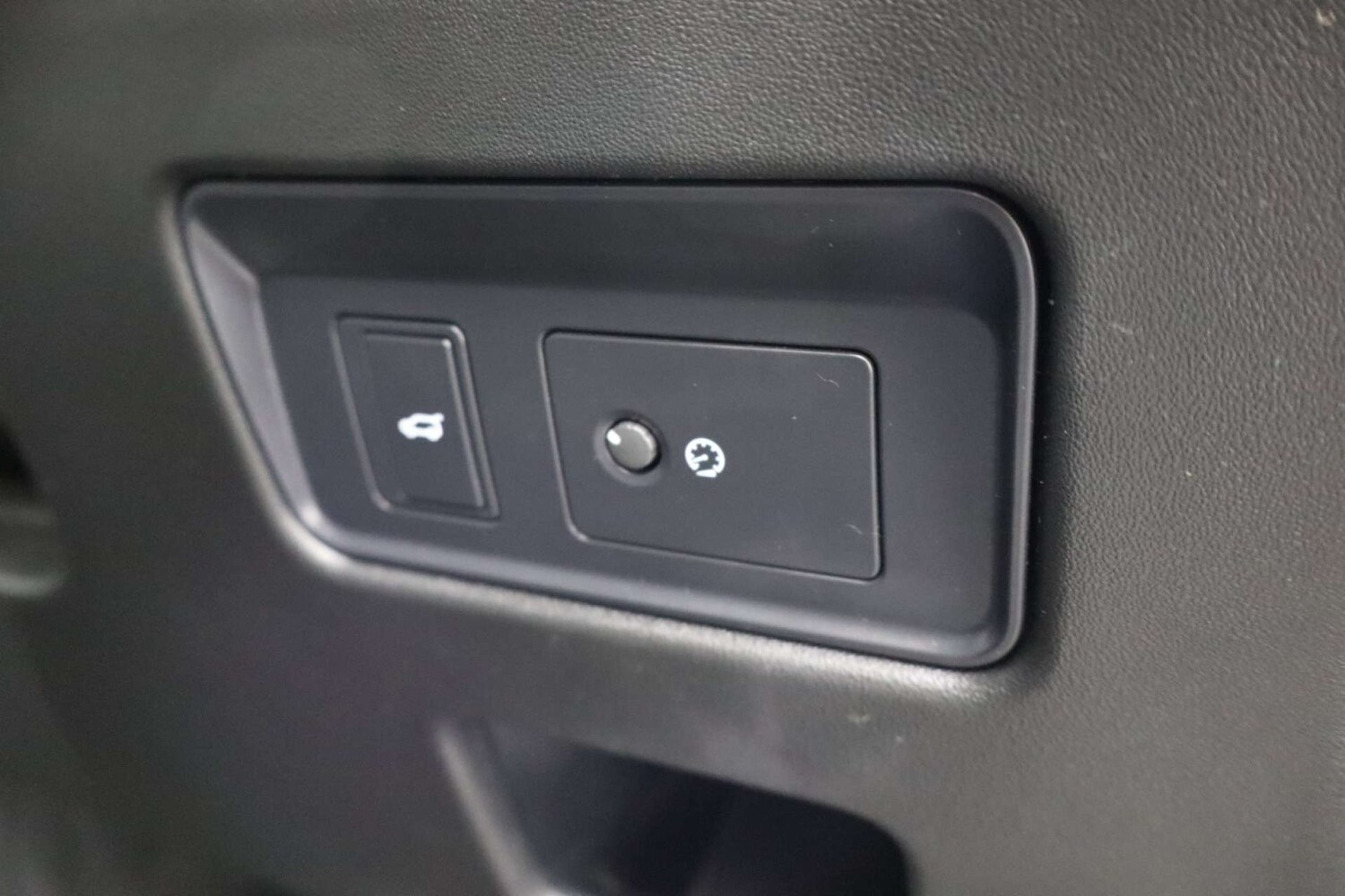 Used Land Rover Discovery 2019 for sale - 76182710: Photo 25