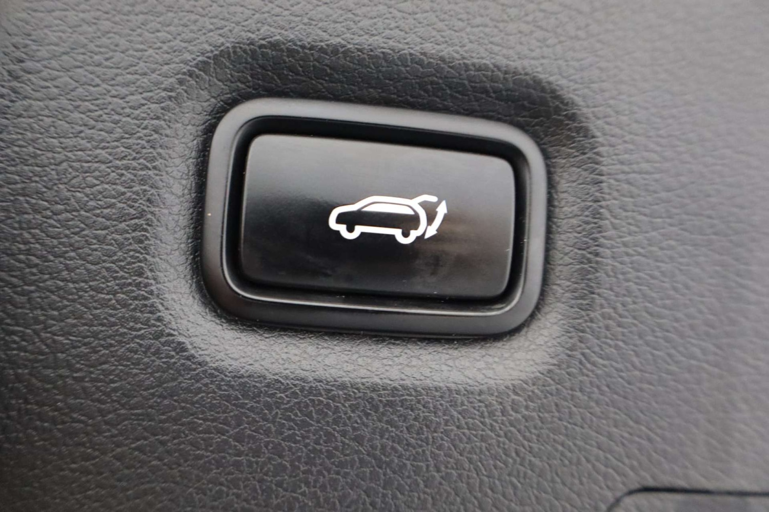 Used Hyundai Santa Fe 2018 for sale - 77548562: Photo 30