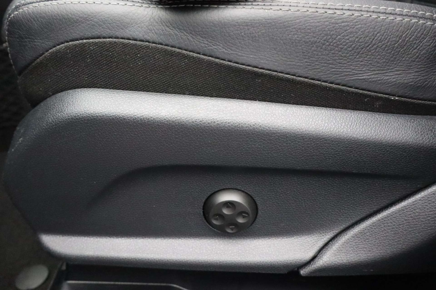 Used Mercedes-Benz GLC 2019 for sale - 76453806: Photo 36