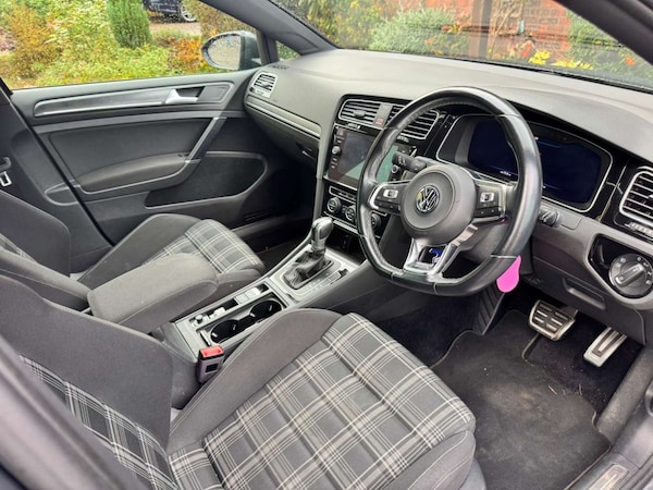 Used Volkswagen Golf 2018 for sale - 76319702: Photo 2