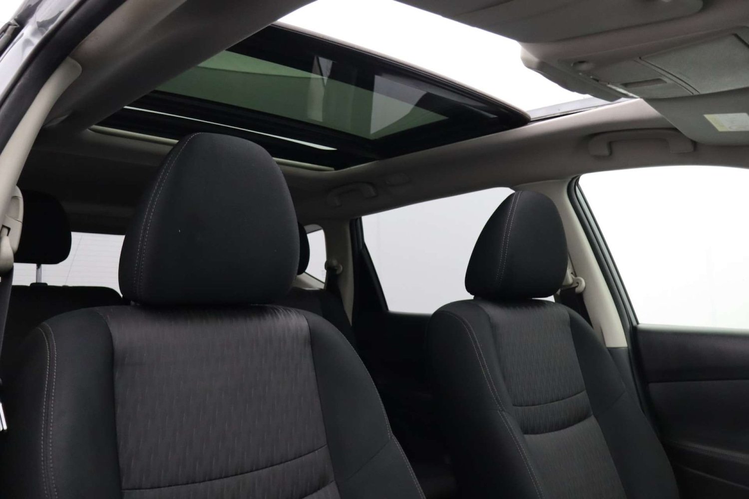 Used Nissan X-Trail 2018 for sale - 77650537: Photo 2