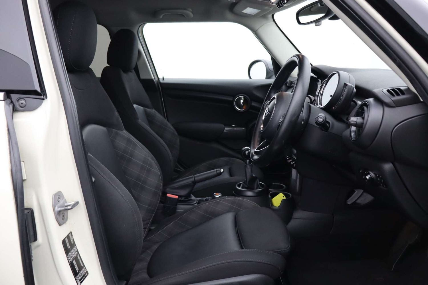 Used MINI Hatch 2018 for sale - 76400346: Photo 2