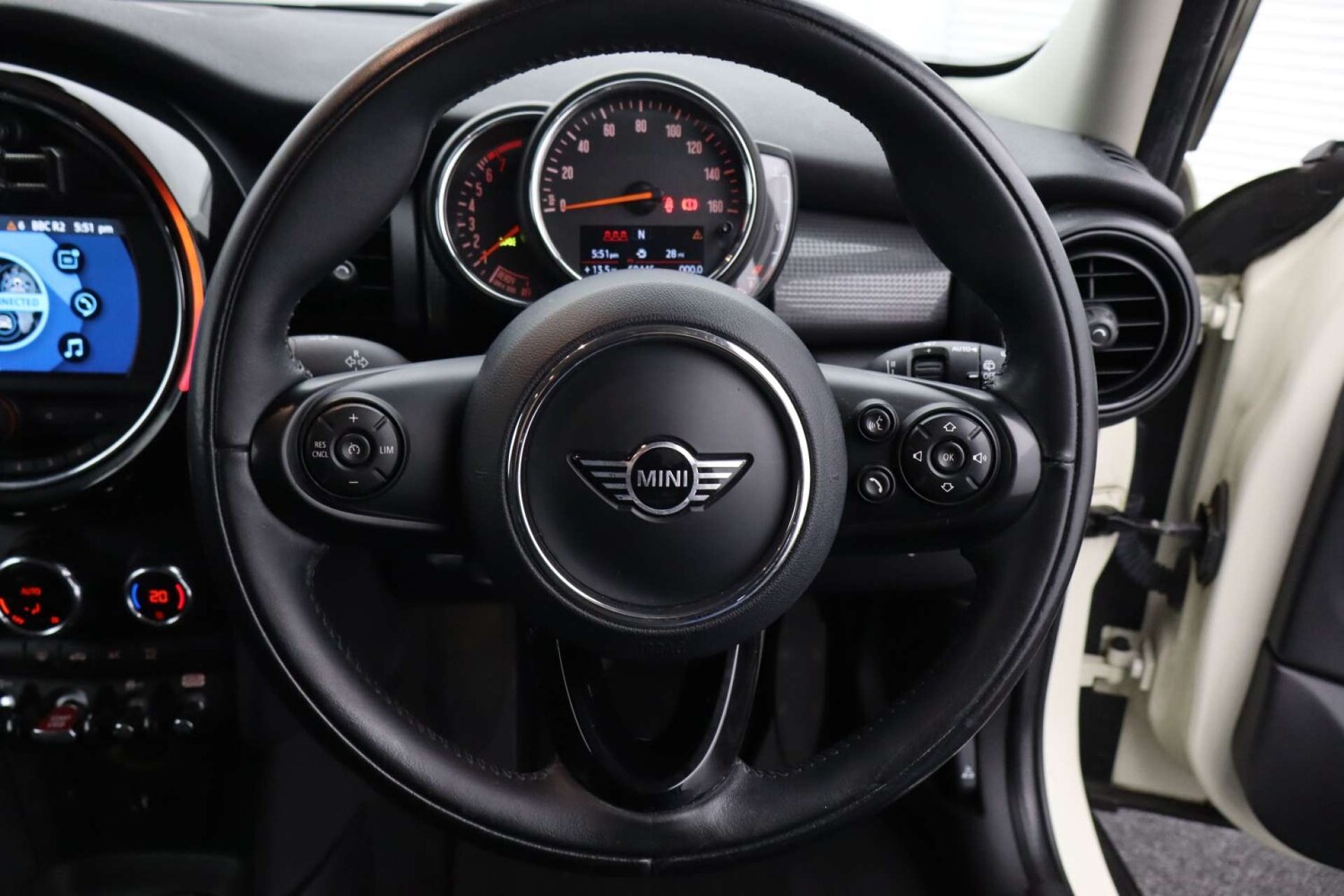 Used MINI Hatch 2018 for sale - 76400346: Photo 35