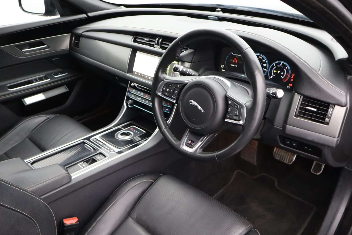 Used Jaguar XF 2017 for sale - 76182660: Photo 11