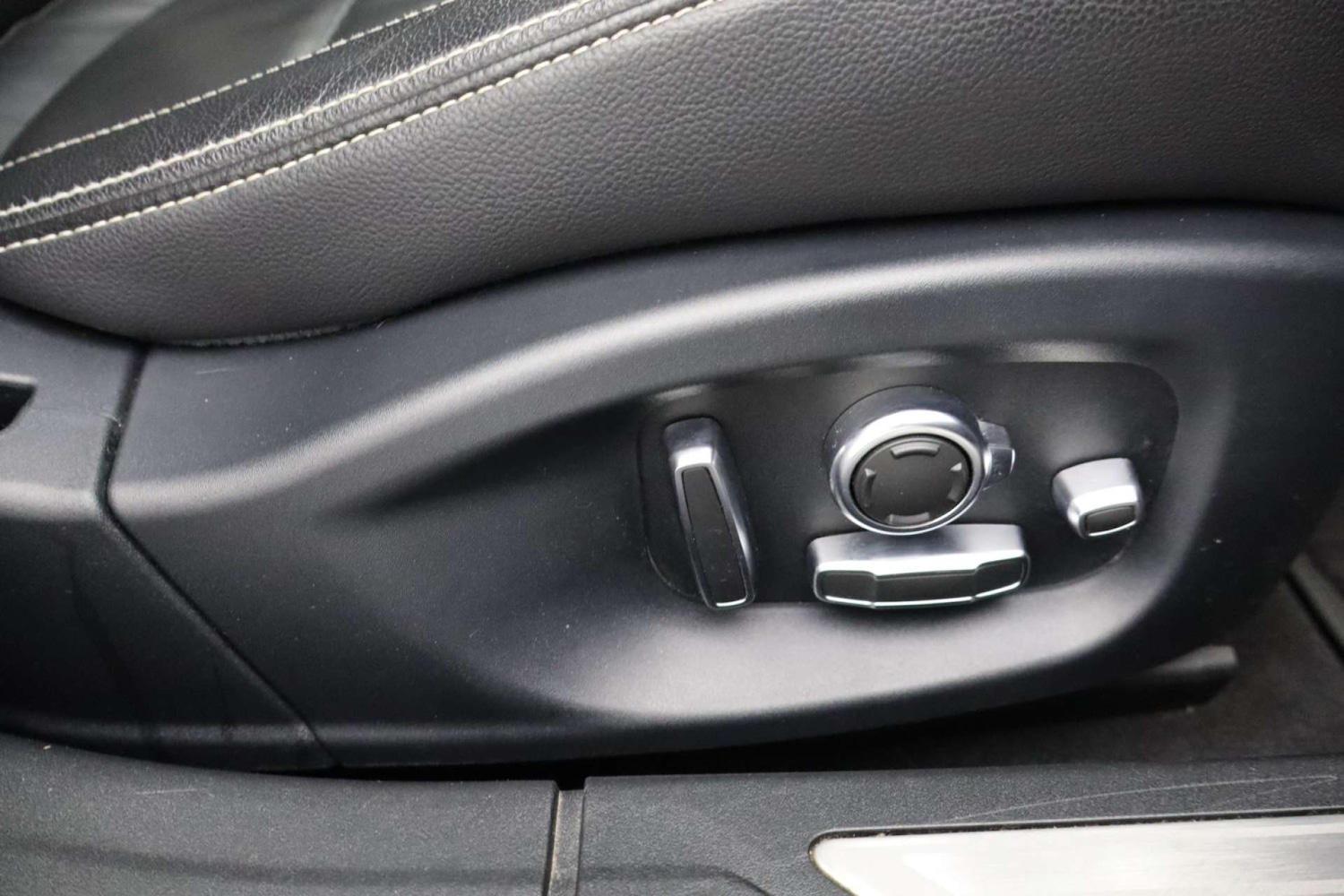 Used Jaguar XF 2017 for sale - 76182660: Photo 17