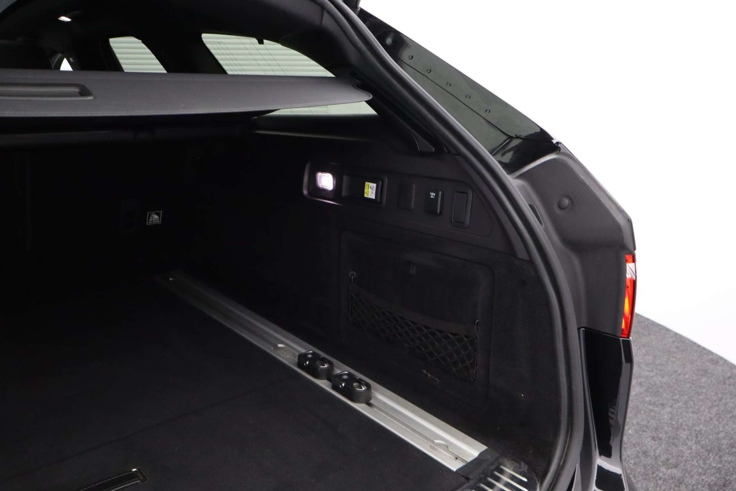 Used Jaguar XF 2017 for sale - 76182660: Photo 23