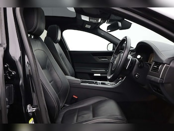 Used Jaguar XF 2017 for sale - 76182660: Photo 2