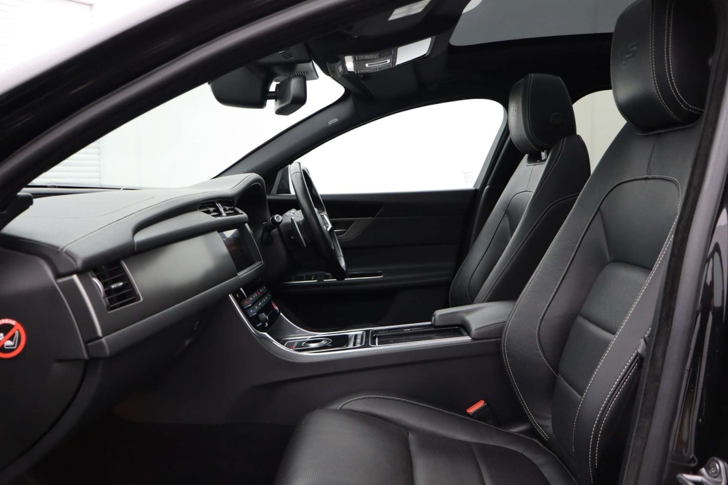 Used Jaguar XF 2017 for sale - 76182660: Photo 31