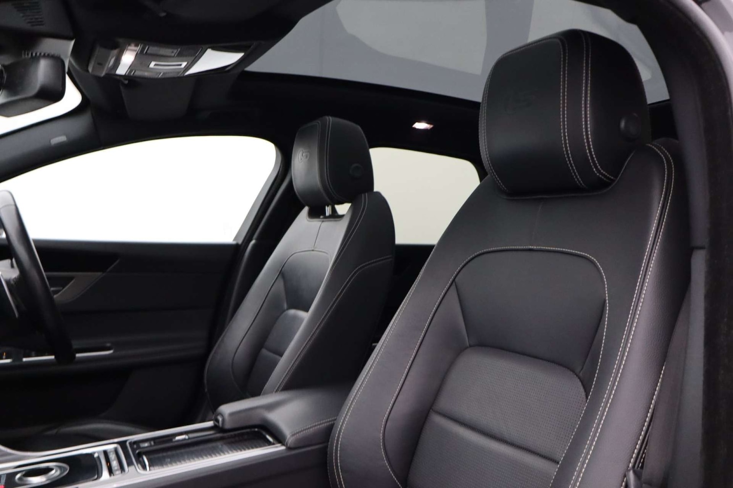 Used Jaguar XF 2017 for sale - 76182660: Photo 32