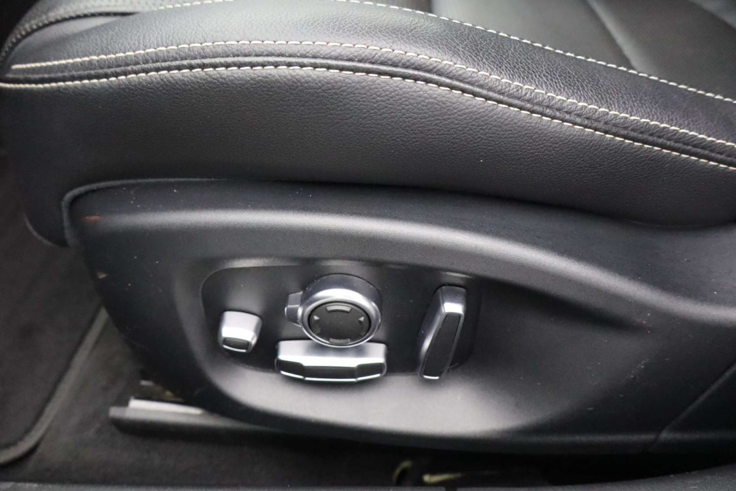 Used Jaguar XF 2017 for sale - 76182660: Photo 33