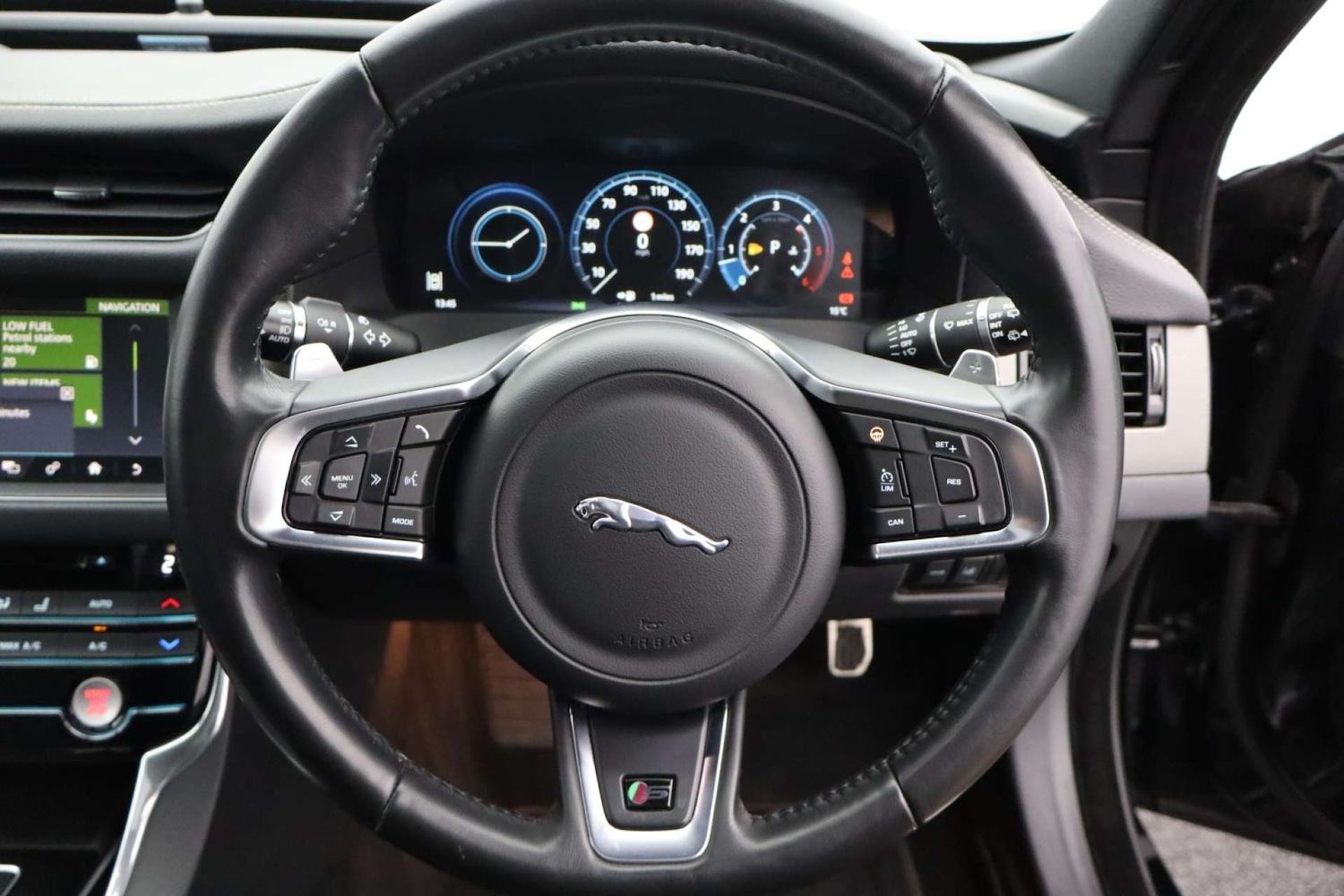 Used Jaguar XF 2017 for sale - 76182660: Photo 36