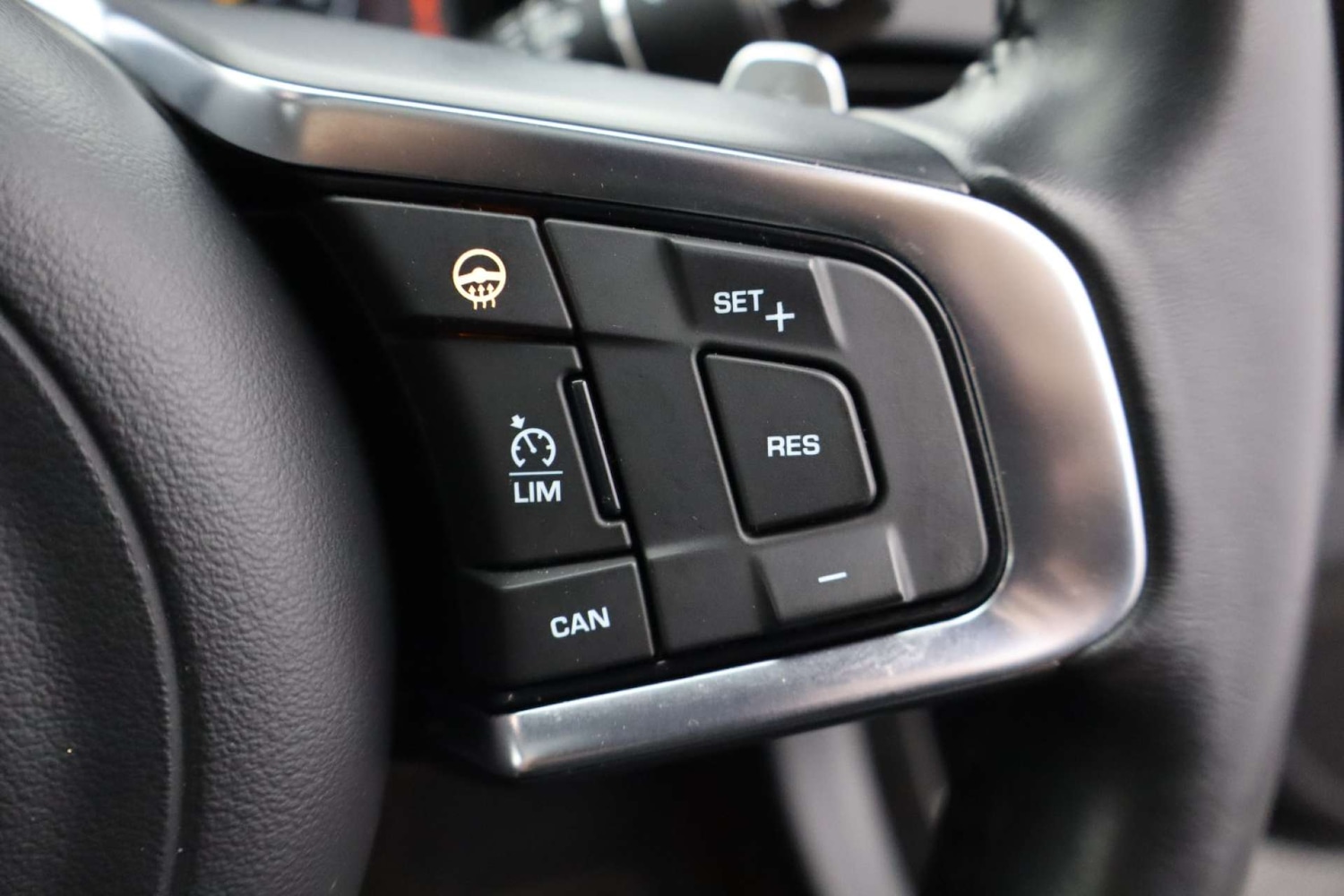 Used Jaguar XF 2017 for sale - 76182660: Photo 41