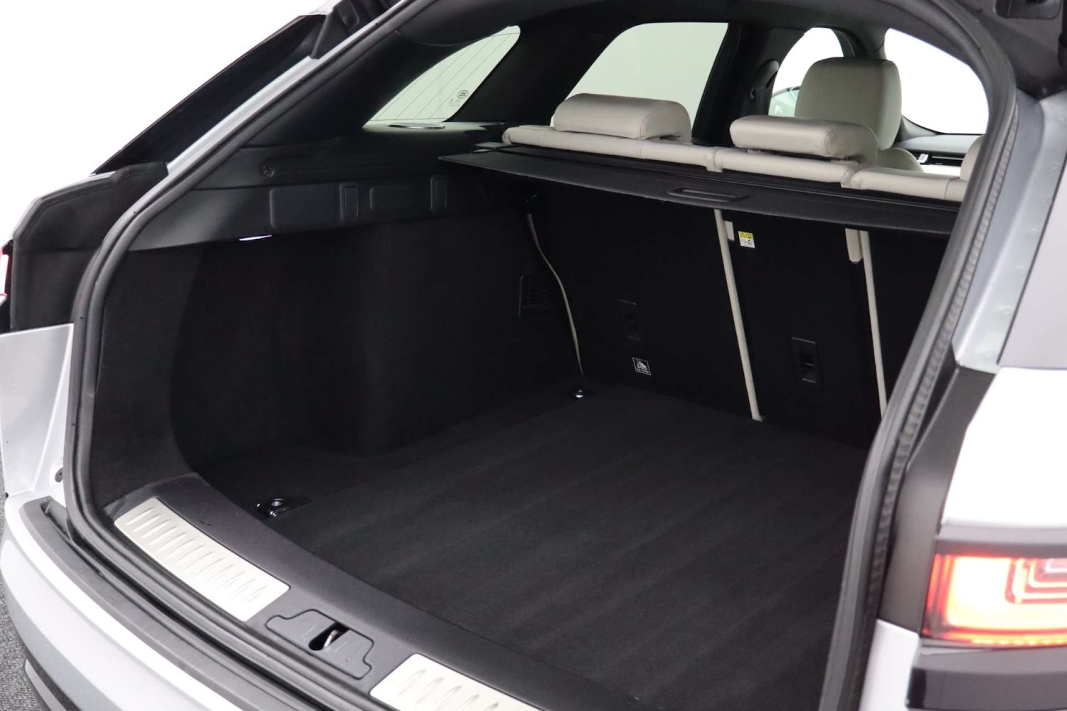 Used Land Rover Range Rover Velar 2017 for sale - 76182678: Photo 12