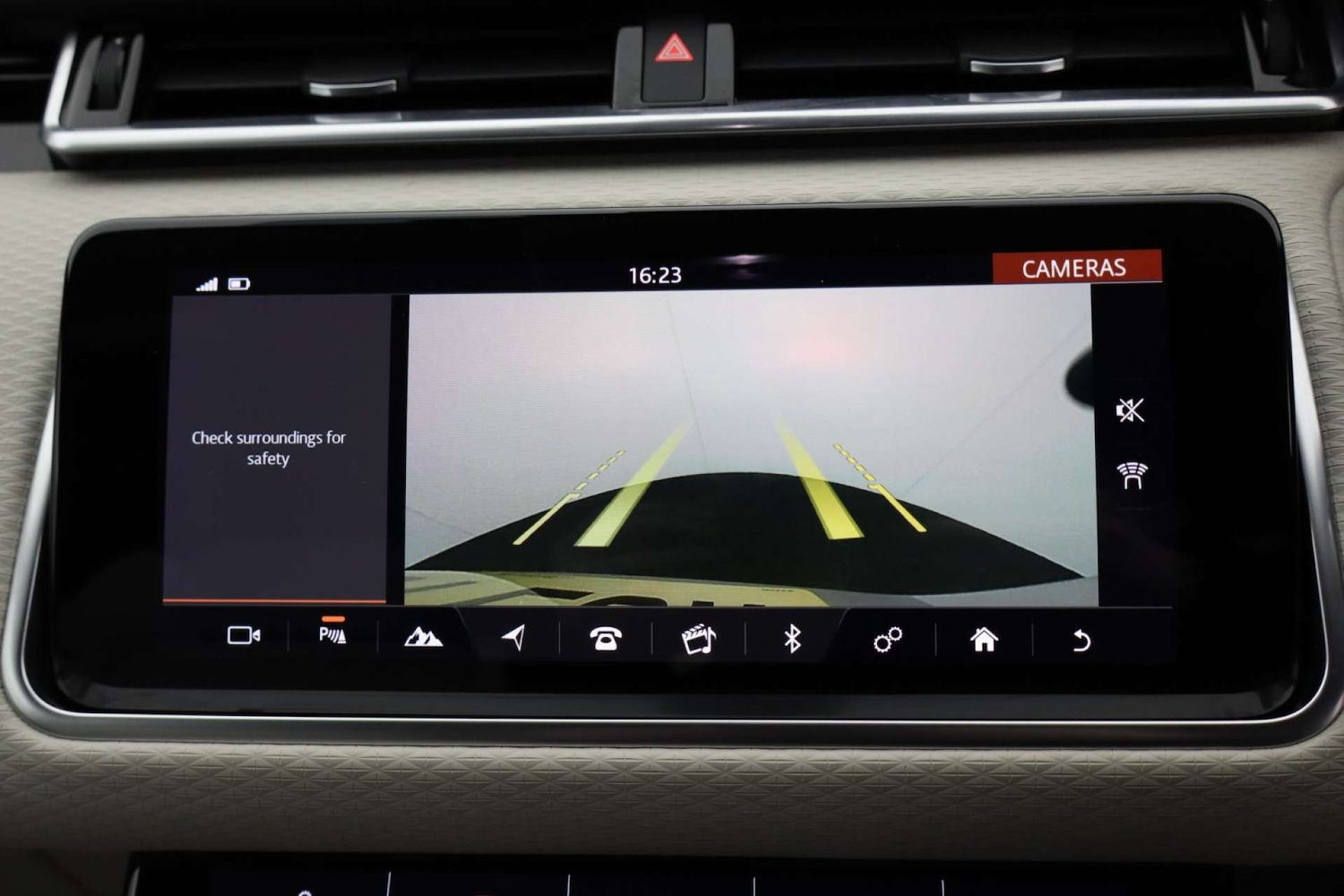 Used Land Rover Range Rover Velar 2017 for sale - 76182678: Photo 14