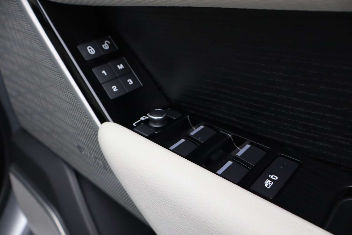 Used Land Rover Range Rover Velar 2017 for sale - 76182678: Photo 21