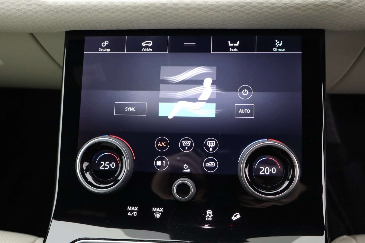 Used Land Rover Range Rover Velar 2017 for sale - 76182678: Photo 32
