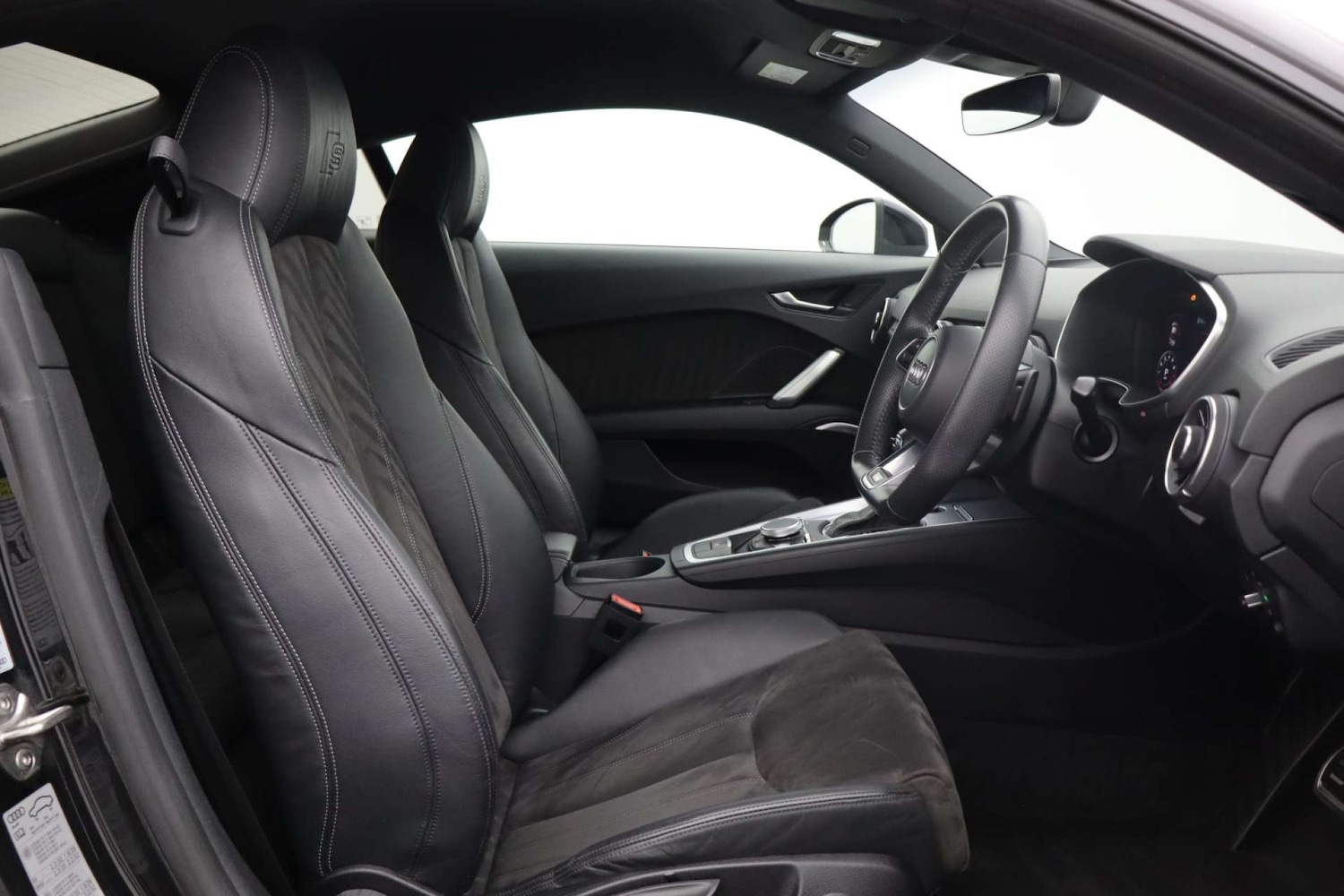 Used Audi TT 2017 for sale - 76182609: Photo 2
