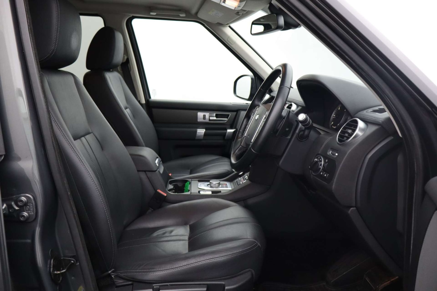 Used Land Rover Discovery 2016 for sale - 76601527: Photo 2